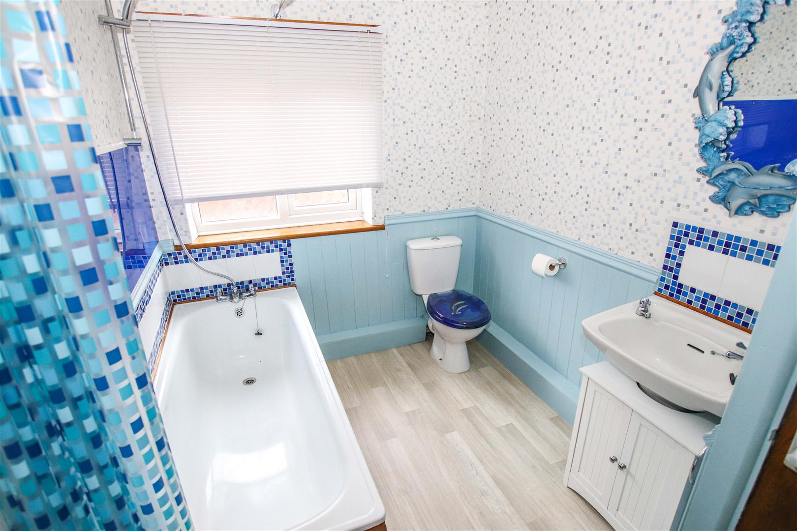 FIRST FLOOR BATHROOM